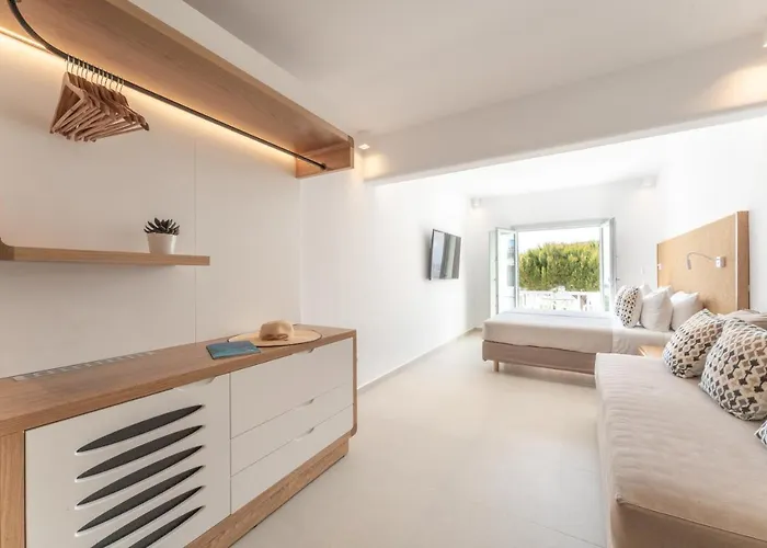 مانولاس بيتش ميكونوس 4*