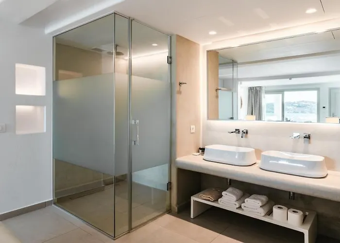 مانولاس بيتش ميكونوس 4*