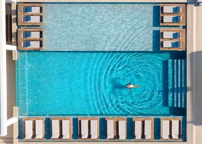 فندق مانولاس بيتش ميكونوس